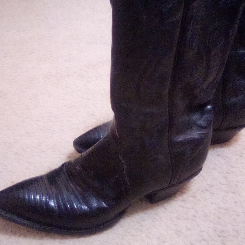 BOOTS - Picture 2 of 3